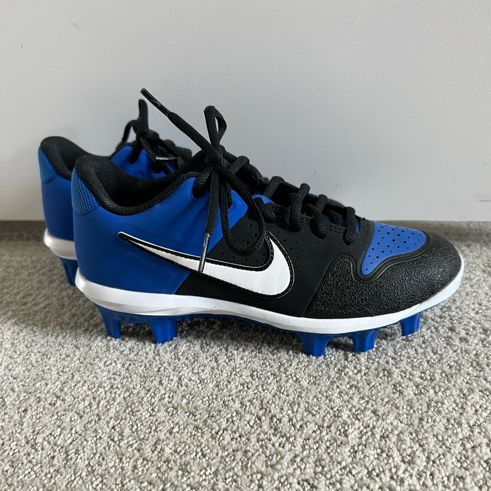 Brand new Nike Cleats 🏈 ⚾️